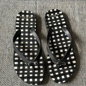 Coach Bow Black/White flip flops Size: 7-8